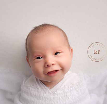 baby_boy_newborn_photographer_lapeer_michigan_studio_kat_fantin_white_awake_smile