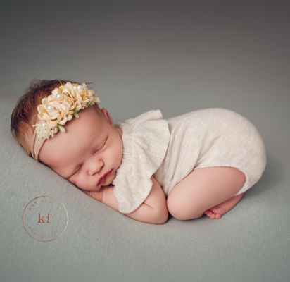 teal_backdrop_newborn_bum_up_pose_kat_fantin_photography_lapeer_michigan_newborn